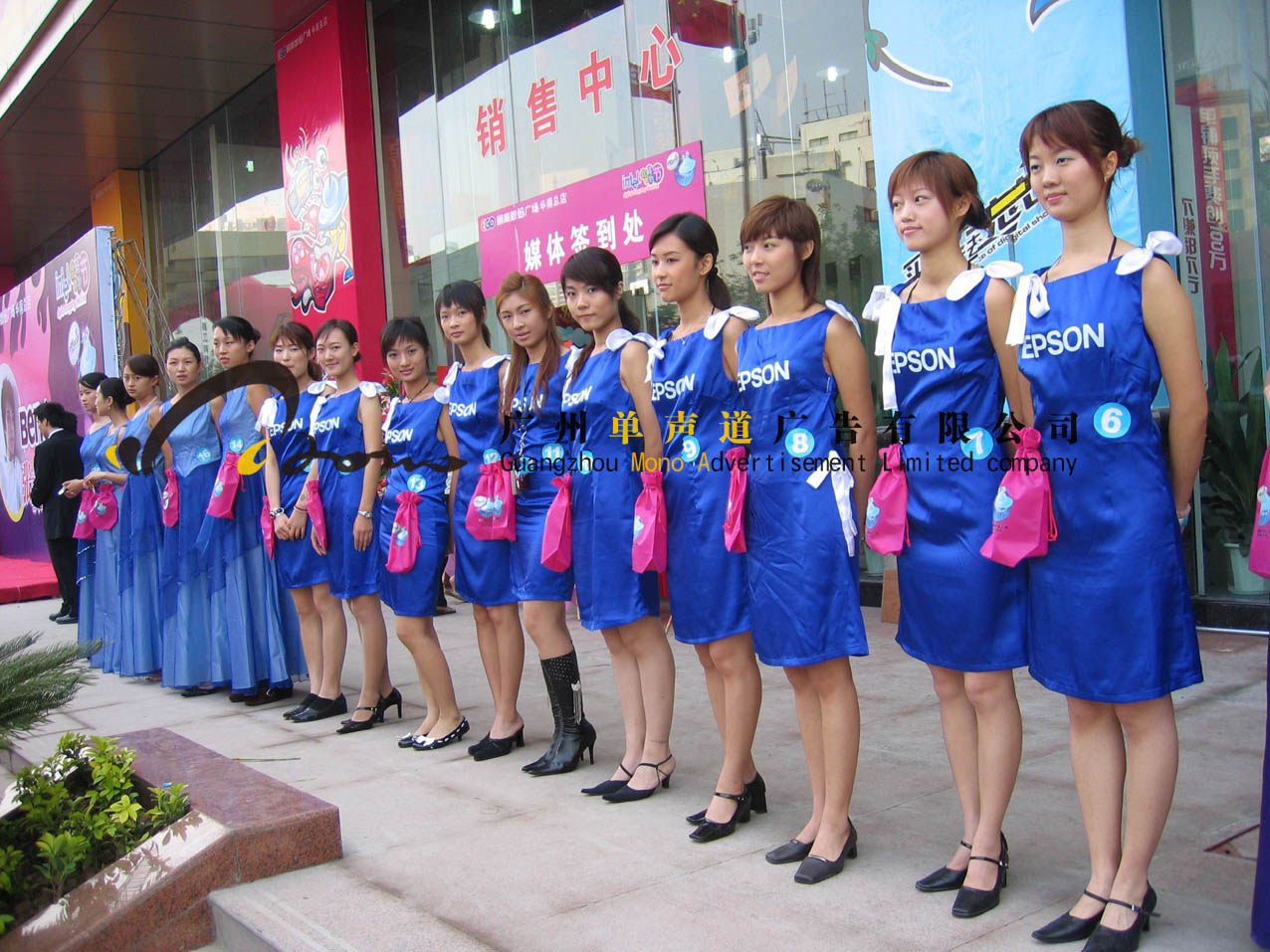 州男女<em>锣鼓表演</em>_提供广州男子/<em>女子锣鼓表演</em>美